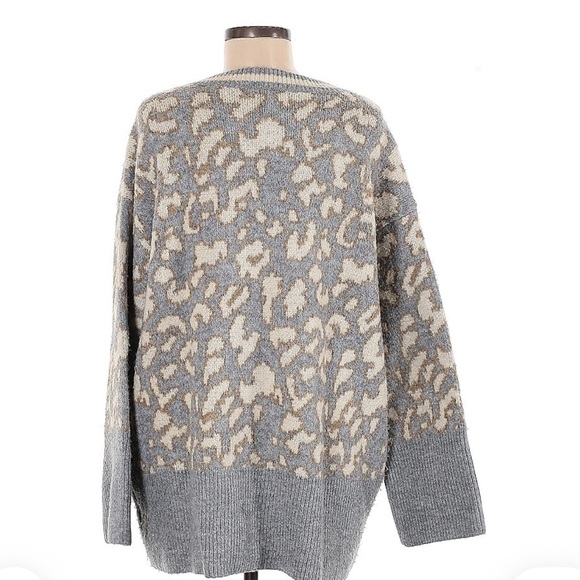 POL Gray and Cream Patterned Sweater - Picture 2 of 4